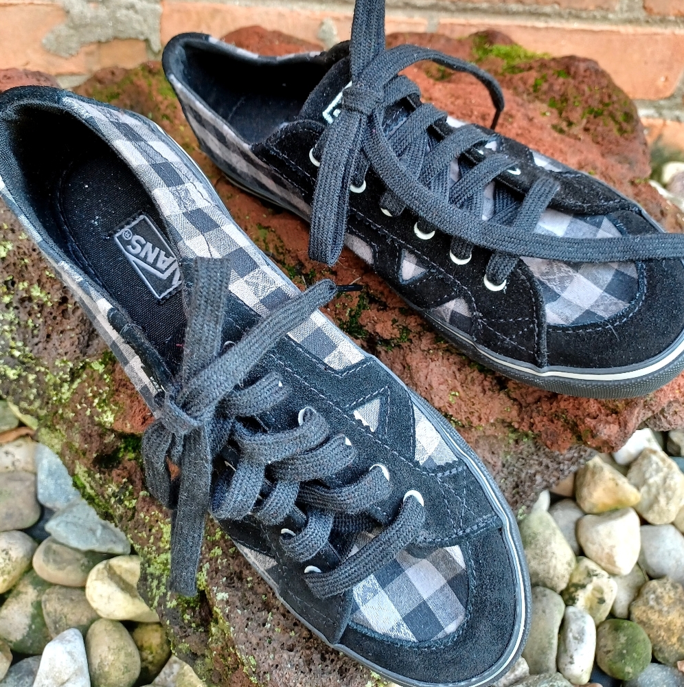 NWOT Rare Vans Black & Grey Gingham Checked Sneakers - Women's Size 7 - Picture 2 of 5